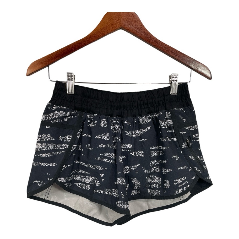 Lululemon Tracker Shorts Graf Black and White, Size 8